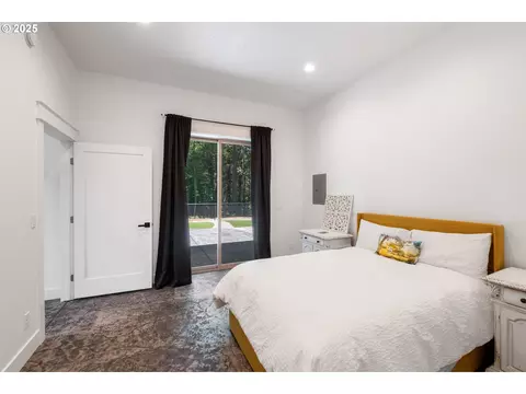 Bedroom - 4005 Cloudview Dr, Salem, OR 97302 photo 5 of 5