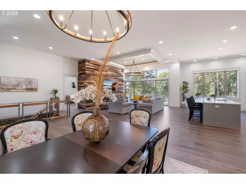 Dining - 4005 Cloudview Dr, Salem, OR 97302 photo 2 of 2