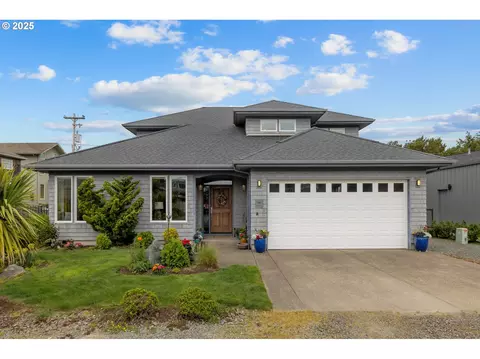 8866 Ocean Crest Ln, Manzanita, OR 97130