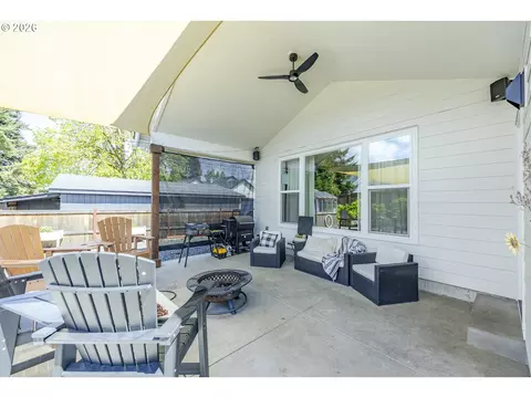 Exterior - 1068 Kintzley Ave, Springfield, OR 97478 photo 3 of 5