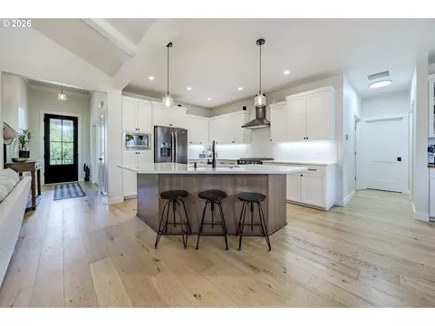 Kitchen - 1068 Kintzley Ave, Springfield, OR 97478 photo 1 of 4