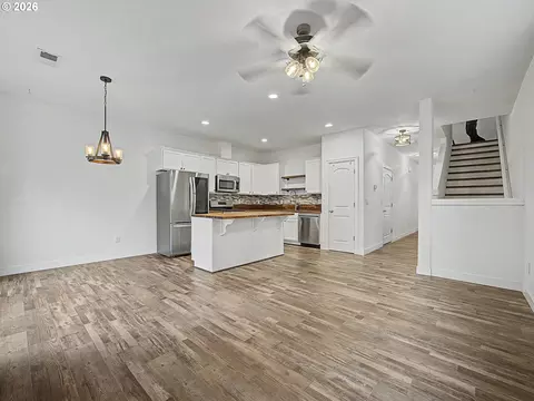 Living - 37935 Killarney St, Sandy, OR 97055 photo 3 of 5
