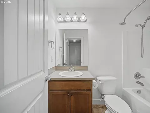 Bath - 37935 Killarney St, Sandy, OR 97055 photo 1 of 5