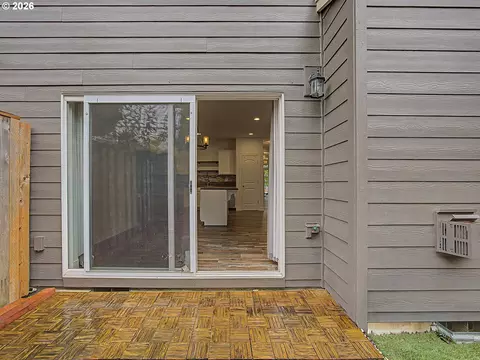 Exterior - 37935 Killarney St, Sandy, OR 97055 photo 7 of 11