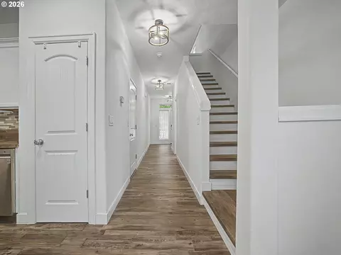 Entry Way - 37935 Killarney St, Sandy, OR 97055 photo 4 of 7