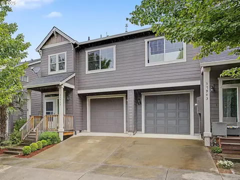 Exterior - 37935 Killarney St, Sandy, OR 97055 photo 2 of 11