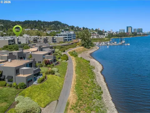 5640 S Riverside Ln #2, Portland, OR 97239