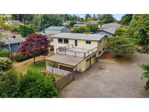 1440 Yew Ave, Coos Bay, OR 97420