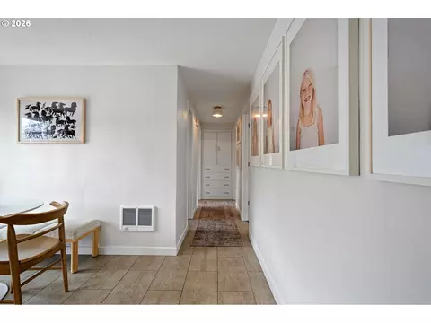Entry Way - 2240 Valhalla St, Eugene, OR 97401 photo 3 of 3