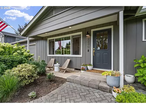 2240 Valhalla St, Eugene, OR 97401