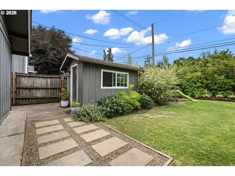 Exterior - 2240 Valhalla St, Eugene, OR 97401 photo 4 of 10