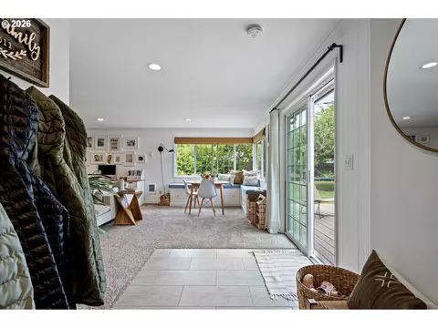 Entry Way - 2240 Valhalla St, Eugene, OR 97401 photo 1 of 3