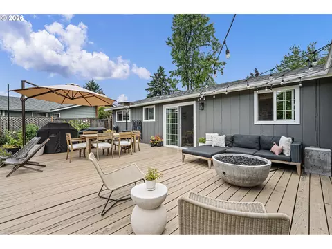 Exterior - 2240 Valhalla St, Eugene, OR 97401 photo 3 of 10