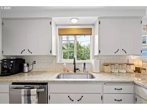 Kitchen - 2240 Valhalla St, Eugene, OR 97401 photo 2 of 3