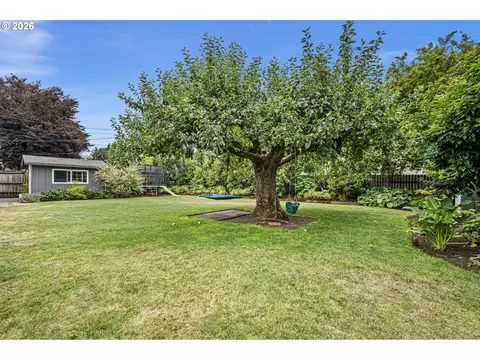 Exterior - 2240 Valhalla St, Eugene, OR 97401 photo 7 of 10