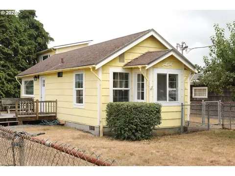 310 15th Ave, Seaside, OR 97138