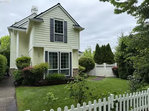 1000 NE Parks Edge Cir, Hillsboro, OR 97124