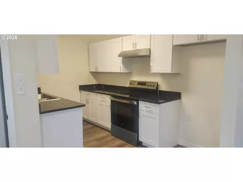 Kitchen - 627 NW 9th St, Pendleton, OR 97801 photo 2 of 2