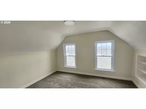 Bedroom - 627 NW 9th St, Pendleton, OR 97801 photo 4 of 5