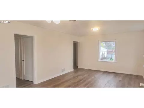 Living - 627 NW 9th St, Pendleton, OR 97801 photo 3 of 3