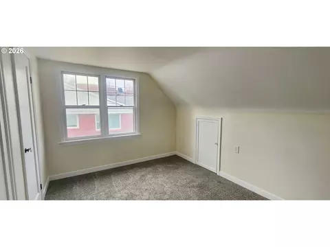 Bedroom - 627 NW 9th St, Pendleton, OR 97801 photo 2 of 5