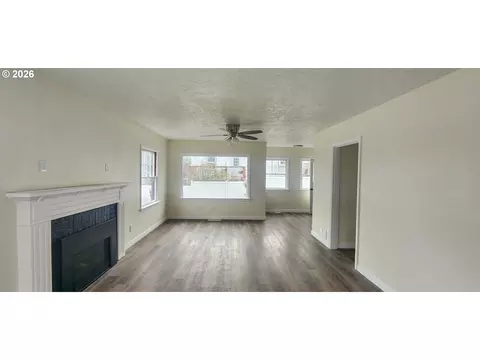 Living - 627 NW 9th St, Pendleton, OR 97801 photo 1 of 3