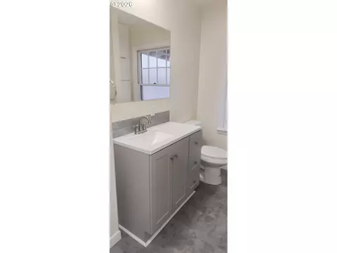 Bath - 627 NW 9th St, Pendleton, OR 97801 photo 1 of 1