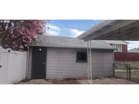 Exterior - 627 NW 9th St, Pendleton, OR 97801 photo 2 of 6