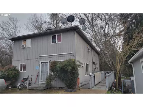 318 NE Howland St, Myrtle Creek, OR 97457