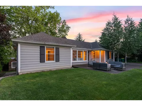 8120 SW Maple Dr, Portland, OR 97225