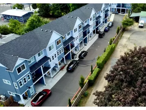 12086 SE Harold St #6, Portland, OR 97266