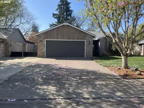 2564 NE Laura St, Hillsboro, OR 97124