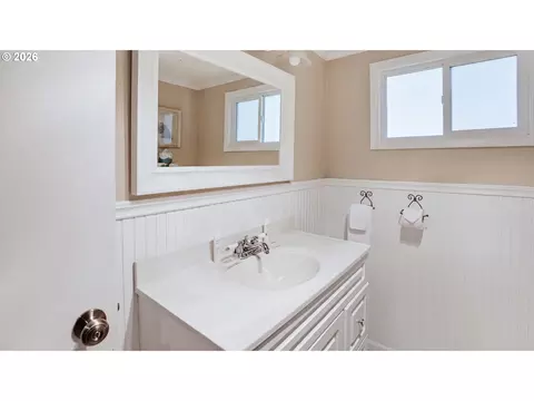 Bath - 85600 Maple St, Florence, OR 97439 photo 1 of 2