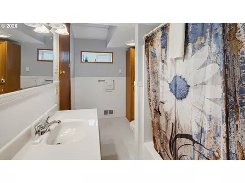 Bath - 85600 Maple St, Florence, OR 97439 photo 2 of 2
