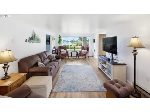 Living - 85600 Maple St, Florence, OR 97439 photo 1 of 2