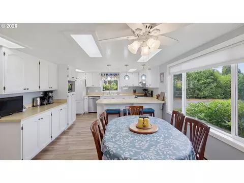 Kitchen - 85600 Maple St, Florence, OR 97439 photo 2 of 4