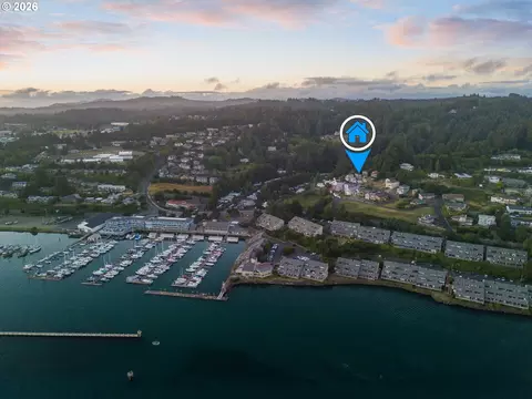 814 SE Crescent Pl, Newport, OR 97365