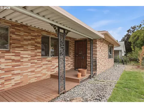 Exterior - 601 E 12th St, The Dalles, OR 97058 photo 1 of 6