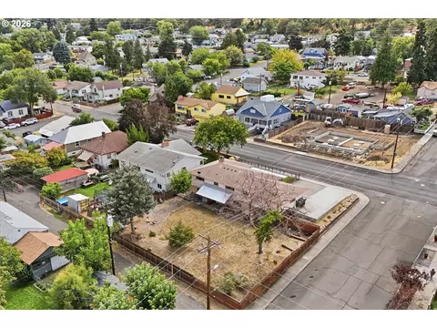 View/Area - 601 E 12th St, The Dalles, OR 97058 photo 5 of 6