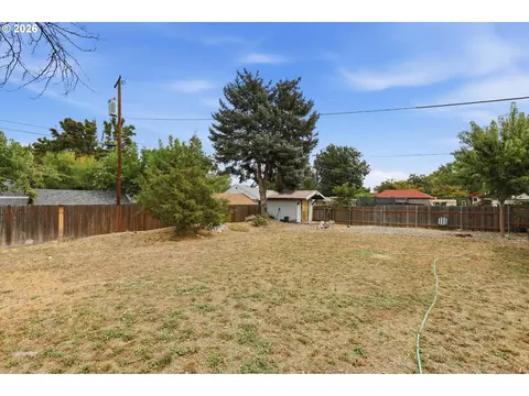 Exterior - 601 E 12th St, The Dalles, OR 97058 photo 6 of 6