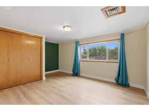 Bedroom - 601 E 12th St, The Dalles, OR 97058 photo 5 of 5