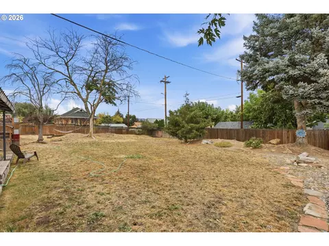 Exterior - 601 E 12th St, The Dalles, OR 97058 photo 2 of 6