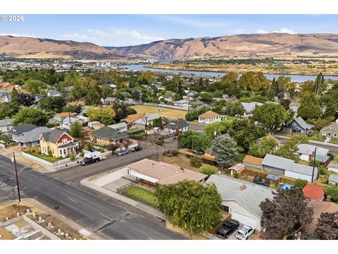 View/Area - 601 E 12th St, The Dalles, OR 97058 photo 2 of 6