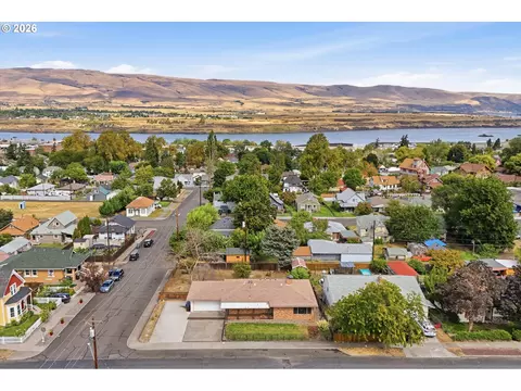 View/Area - 601 E 12th St, The Dalles, OR 97058 photo 3 of 6