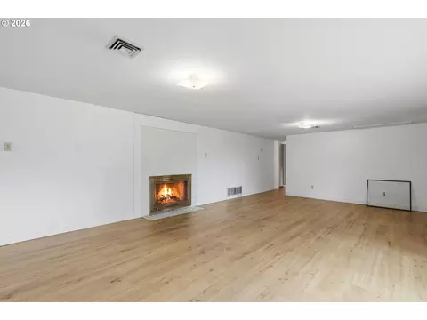 Living - 601 E 12th St, The Dalles, OR 97058 photo 8 of 9