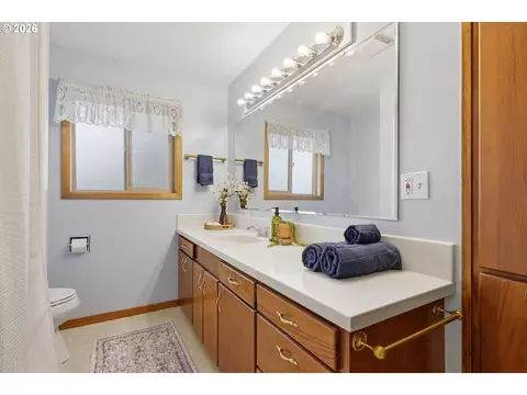 Bath - 601 E 12th St, The Dalles, OR 97058 photo 1 of 3