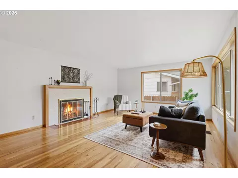 Living - 601 E 12th St, The Dalles, OR 97058 photo 1 of 9