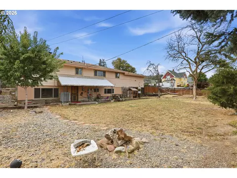 Exterior - 601 E 12th St, The Dalles, OR 97058 photo 3 of 6