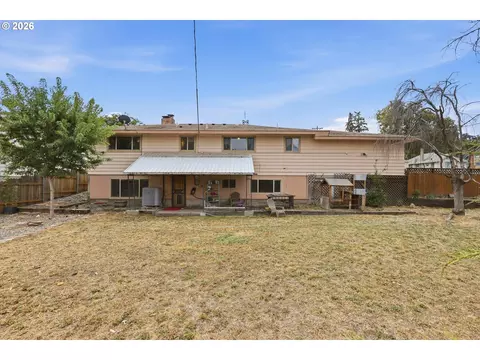 Exterior - 601 E 12th St, The Dalles, OR 97058 photo 4 of 6