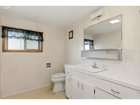 Bath - 601 E 12th St, The Dalles, OR 97058 photo 3 of 3